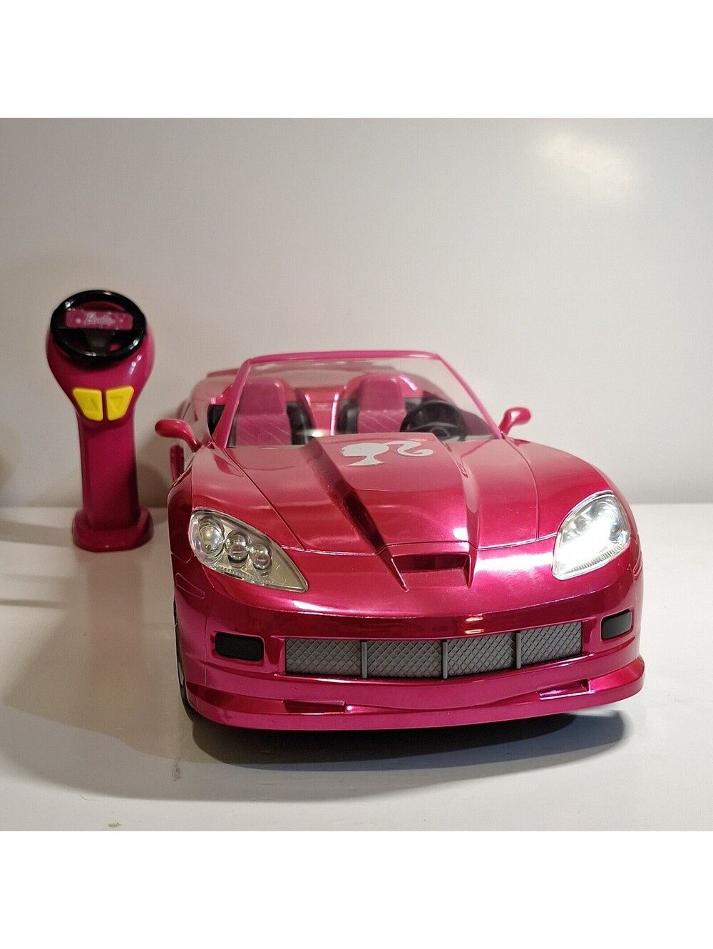 Mattel Barbie Metallic Pink RC Corvette -Works-lot with 2 Barbies, 20pc Clothing - Picture 3 of 15